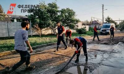 Волонтеры после наводнения откачивают воду в Крыму - fedpress.ru - Симферополь - республика Крым