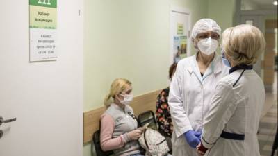Россиянам объяснили правила отстранения от работы из-за отказа в вакцинации - continent.news - Россия