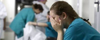 В Италии отстраняют от работы медиков, которые не привились от коронавируса - runews24.ru - Италия