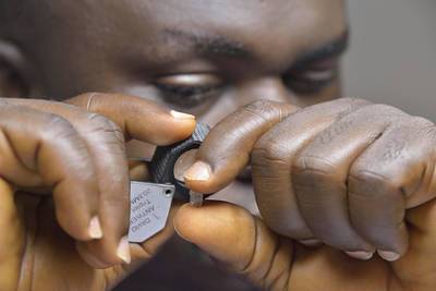Африканцы попытались разбогатеть на фальшивых алмазах - lenta.ru - Юар