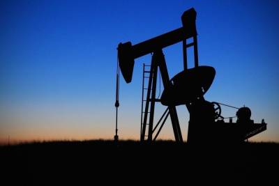Цена на нефть достигли максимума за 2 года - mk.ru - Китай - Евросоюз