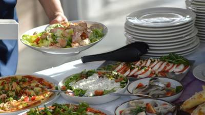 В Крыму вновь ввели запрет на работу предприятий общепита в ночное время - russian.rt.com - республика Крым