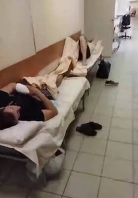 Появилось видео еще из одной больницы Петербурга, где люди лежат в коридорах - znak.com - Санкт-Петербург - район Курортный, Санкт-Петербург