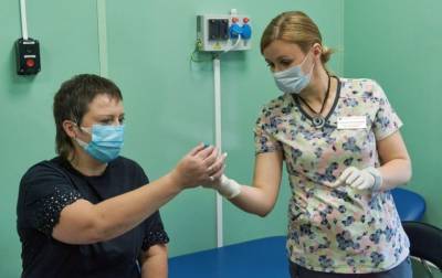 Привитые чихают: ученые назвали необычный симптом COVID-19 - continent.news - Россия