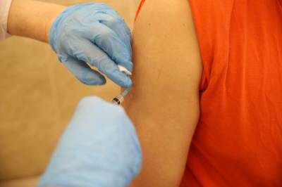 49% россиян согласны с обязательной вакцинацией от коронавируса - neva.today - Москва - Петербурга