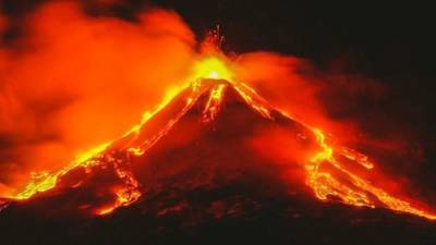 На Сицилии зафиксировано новое извержение вулкана Этна - argumenti.ru - Испания