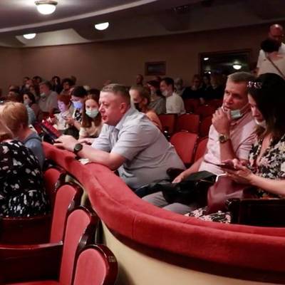 Максимальное количество зрителей в театрах Москвы сокращено до 500 - radiomayak.ru - Россия - Москва