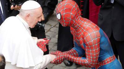Франциск - «Человек-паук» пришел на аудиенцию к папе Римскому - gazeta.ru - Ватикан