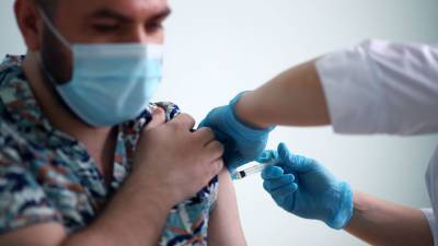 Джордж Мейсон - Анча Баранова - Эксперт рассказала, при каком уровне антител нужно делать прививку после COVID-19 - gazeta.ru