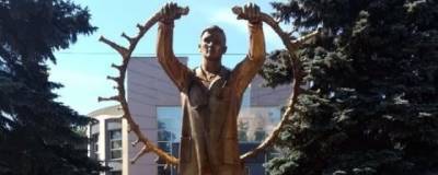 В центре Челябинска установили памятник врачам, борющимся с коронавирусом - runews24.ru - Челябинск - Челябинская обл.
