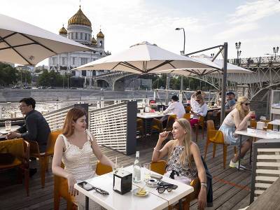 Сергей Собянин - Летние кафе и веранды в Москве можно посещать без QR-кода до 12 июля - tvc.ru - Москва