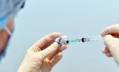 В ямальских пунктах вакцинации начался ажиотаж, за прививкой выстраиваются очереди - znak.com - Салехард