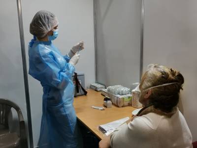 В киевском МВЦ открыли дополнительные слоты для записи на вакцинацию от COVID-19 - gordonua.com - Украина - Киев