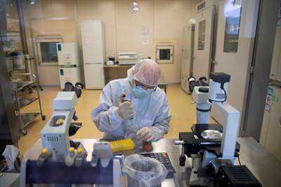 Ринат Максютов - В России выявили более 16 тысяч мутаций коронавируса - lenta.ru - Россия