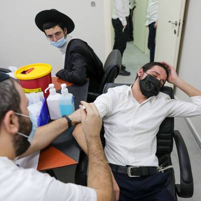 Израиль возвращает правило ношения масок в помещении - radiomayak.ru - Израиль