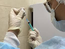 В пунктах вакцинации Новосибирска начал заканчиваться первый компонент препарата от COVID-19 - runews24.ru - Новосибирск