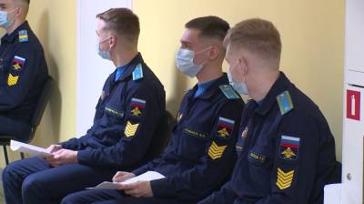 Офицеры воронежской академии привились от ковида перед выпуском на площади Ленина - vestivrn.ru - Воронеж