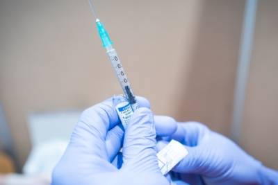 Прививку от COVID-19 сделали в Тюменской области более 40% жителей - interfax-russia.ru - Тюменская обл. - Тюмень