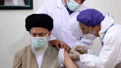 Али Хаменеи - Верховный лидер Ирана аятолла Али Хаменеи сделал прививку против COVID-19 - gazeta.ru - Иран