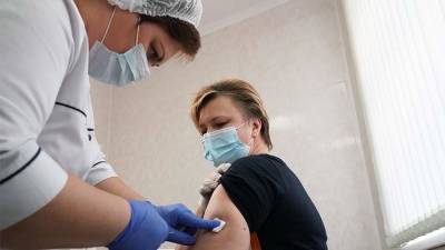 Анна Попова - Обязательную вакцинацию для ряда граждан введут еще в восьми регионах - iz.ru - Россия - Израиль