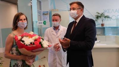 Жительнице Пушкина за прививку от коронавируса вручили iPhone 12 - piter.tv - район Пушкинский