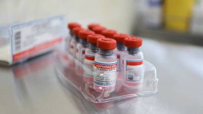 Россия произвела почти 32 миллиона комплектов вакцин от COVID-19 с начала года - vm.ru - Россия
