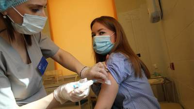 Анастасия Ракова - Центры вакцинации от COVID-19 заработали в 19 детских поликлиниках - vm.ru - Москва