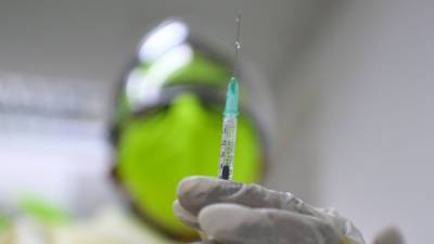 СМИ: Пекин пригрозил Киеву блокировкой поставок китайской вакцины - vesti.ru - Украина - Китай - Киев - Пекин