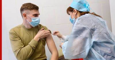 Как уменьшить боль в руке после прививки от COVID-19, объяснили врачи - profile.ru