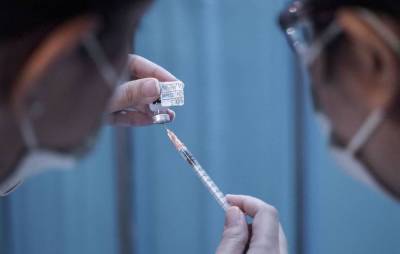 Медики в Сингапуре призвали приостановить вакцинацию против коронавируса среди мальчиков - obzor.lt - Сша - Сингапур - Республика Сингапур