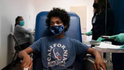 Медики из Сингапура призвали остановить вакцинацию от коронавируса среди мальчиков - gazeta.ru - Сингапур - Республика Сингапур