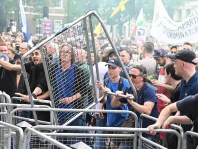 "Антикарантинные" протесты в Лондоне: полиция арестовала демонстрантов - unn.com.ua - Украина - Киев - Лондон