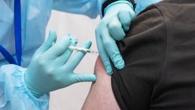 В Смоленской области ввели обязательную вакцинацию для ряда сфер - russian.rt.com - Смоленская обл.