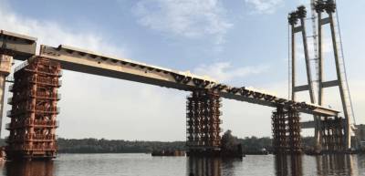 Плавкран Захарий смонтировал третью секцию моста в Запорожье - inform.zp.ua - Украина - Запорожье - Херсон