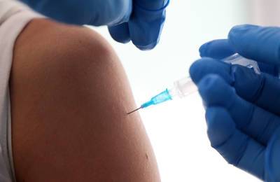 Вакцину от коронавируса начали выпускать в виде шприц-доз - tvc.ru