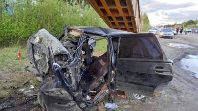 В Сургуте легковушка врезалась в опору моста, водитель погиб - newdaynews.ru - Сургут