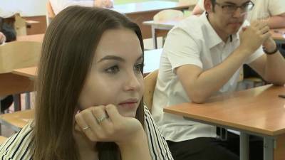 Российские выпускники пишут самый массовый ЕГЭ — по русскому языку - 1tv.ru - Москва