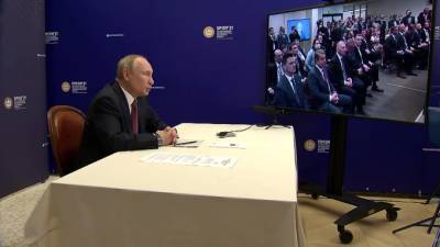 Владимир Путин - Путин: экономика РФ выходит из вызванного пандемией кризиса - piter.tv - Россия