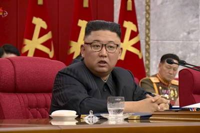 Ким Ченын - Ким Чен Ын резко раскритиковал чиновников за ошибку во время пандемии - lenta.ru - Кндр