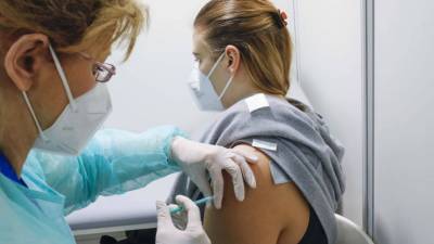 Россиянам назвали ещё одно ограничение для прививки от Ковида - continent.news - Россия