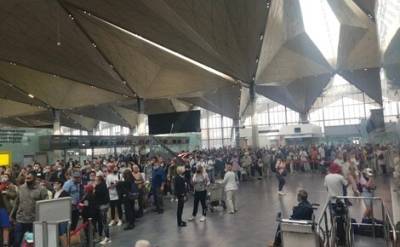 Пассажиры стоят во многочасовых очередях на регистрацию в петербургском аэропорту Пулково - echo.msk.ru - Санкт-Петербург