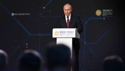 Владимир Путин - Путин выразил сожаление, что многие россияне пренебрегают антикоронавирусными требованиями - gazeta.ru - Россия