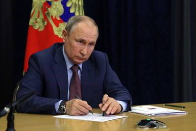 Владимир Путин - Путин выразил сожаление из-за игнорирования россиянами требований по COVID-19 - lenta.ru - Президент