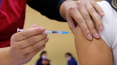 MHRA одобрили коронавирусную вакцину Pfizer для детей до 15 лет - rbnews.uk