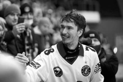 Дмитрий Кондратьев - Российский хоккеист умер в 30 лет - lenta.ru - Новосибирск - Хабаровск