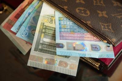 Андрей Маслов - Финансист перечислил валюты, которые стоит приобрести вместо доллара - vm.ru