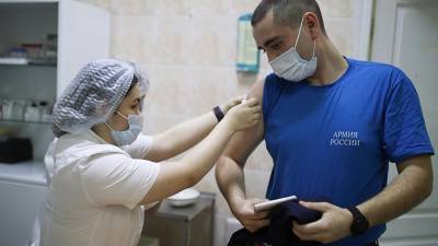 Евгений Крюков - Военные медики доказали эффективность прививок для перенесших COVID-19 - iz.ru - Израиль