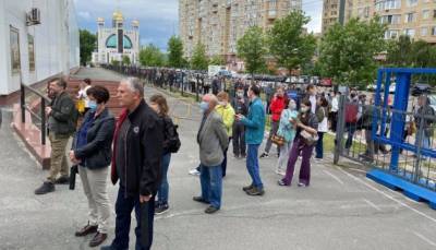 Вторая неделя вакцинации в столичном МВЦ: субботняя длинная очередь вдруг исчезла в воскресенье - ukrinform.ru - Киев