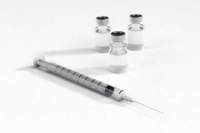 Госдума одобрила законопроект о внесении прививки от COVID-19 в нацкалендарь вакцинации - versia.ru - Россия