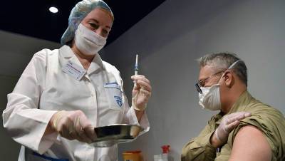 В Роспотребнадзоре рассказали, как пожилые переносят вакцину от коронавируса - gazeta.ru - Пресс-Служба
